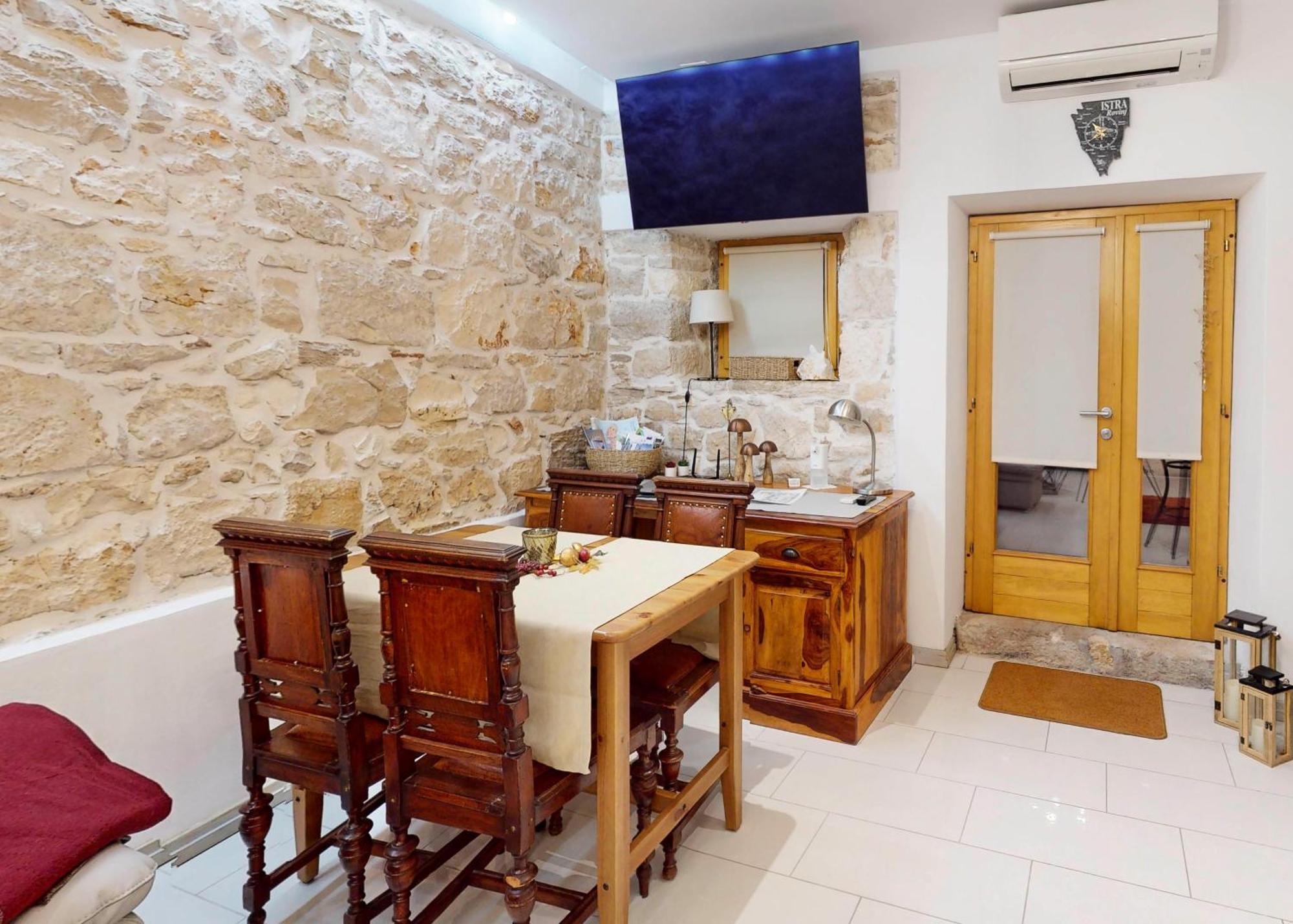 Apartment Michaela 4-Sterne & Parking Rovinj Exterior photo
