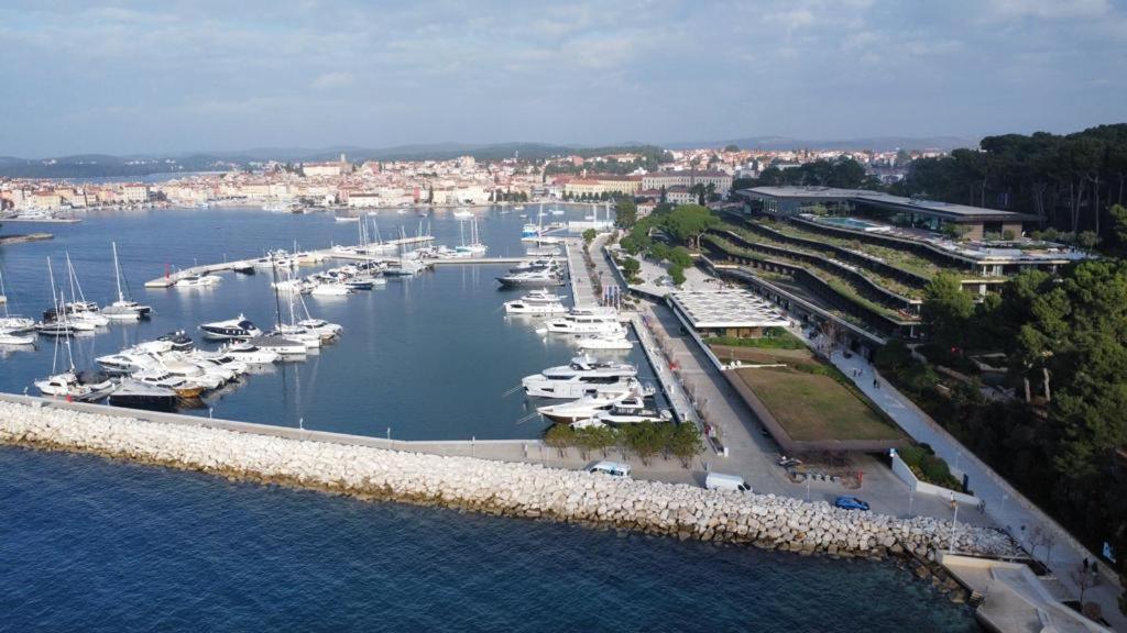 Apartment Michaela 4-Sterne & Parking Rovinj Exterior photo